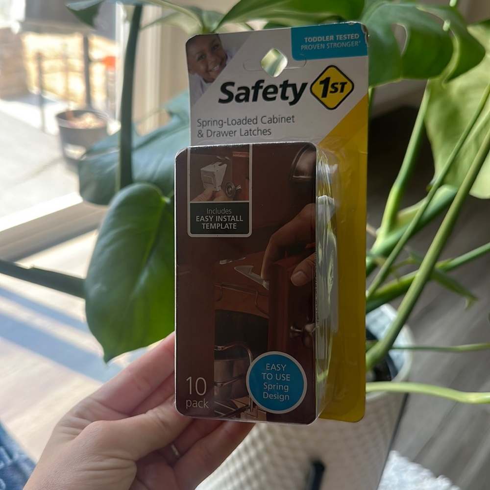Saftey 1st Spring-Loaded Cabinet & Drawer Latches